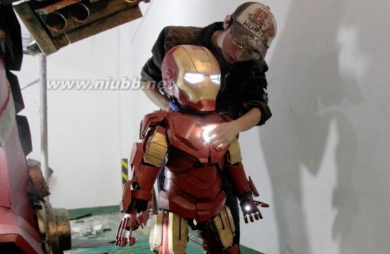 一名中国艺术教师用2个月造了一套钢铁侠反浩克装甲_反浩克装甲