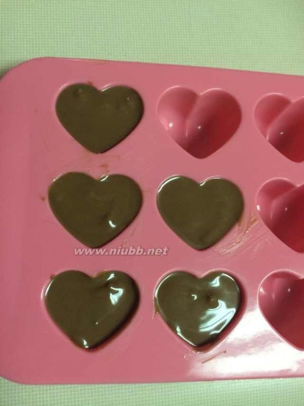 情人节巧克力怎么做 情人节DIY爱心巧克力的做法，情人节DIY爱心巧克力怎么做好吃，情人节DIY爱心巧克力的家常做法