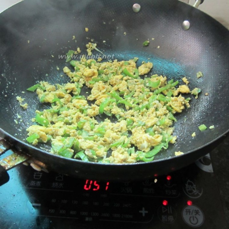 鸭蛋怎么做好吃 青椒炒鸭蛋的做法，青椒炒鸭蛋怎么做好吃，青椒炒鸭蛋的家常做法