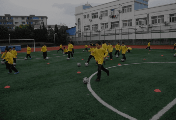 足球训练 小学生足球训练方法_小学生足球训练视频