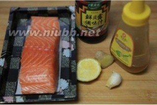 三文鱼的做法 香煎三文鱼的做法，香煎三文鱼怎么做好吃，香煎三文鱼的家常做法