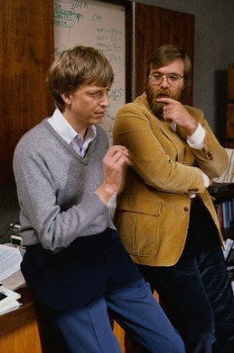 1984年，微软联合创始人盖茨和保罗·艾伦在华盛顿贝尔维尤(Bellevue, Wash)