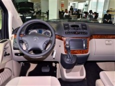 奔驰 福建戴姆勒 唯雅诺 2011款 2.5L 尊贵版