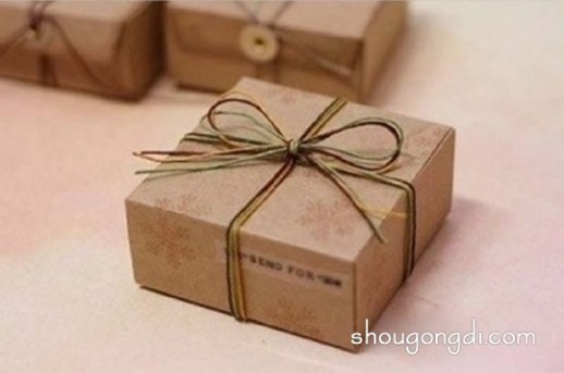 包装礼物盒的方法 方形礼物盒的折纸方法 手工折正方形包装盒