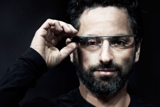 谷歌智能眼镜Google Glass是Google X实验室最著名的发明之一