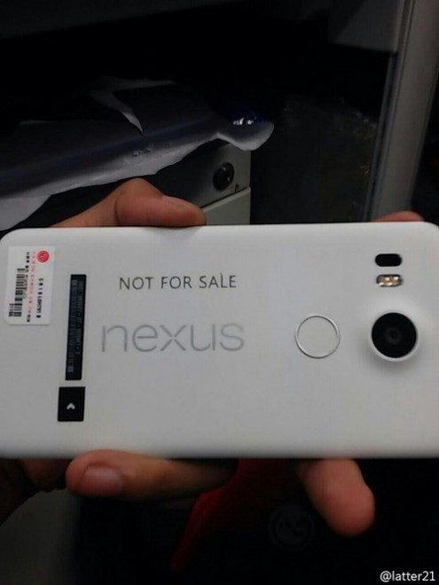 谷歌员工任性自拍 意外曝光LG Nexus！第2张图