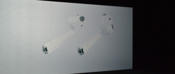 苹果7发布会推出无线耳机AirPods 引众网友吐槽
