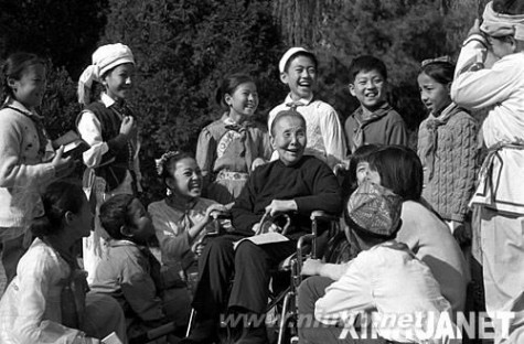 1999年2月28日文坛世纪老人冰心在京与世长辞_谢冰心