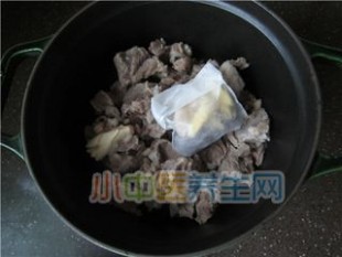 青萝卜炖羊肉_青萝卜