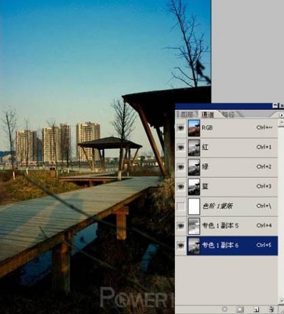 Photoshop将风景图片调成流行的青黄色