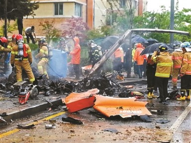 韩国直升机 韩国直升机在市区坠落 造成5人死亡