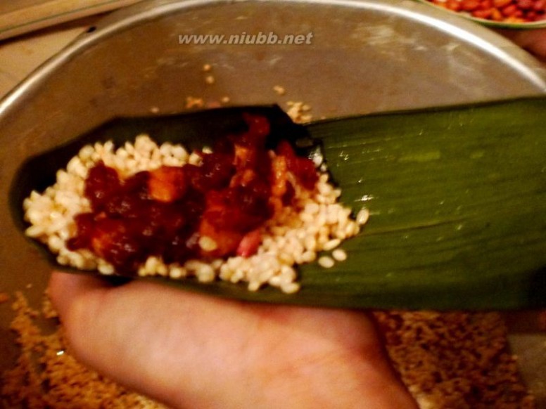 鲜肉粽子的做法 板栗花生鲜肉粽的做法,板栗花生鲜肉粽怎么做好吃,板栗花生鲜肉粽的家常做法
