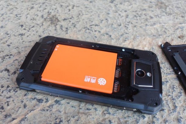 霸气智能三防手机——青橙VOGA V1测评