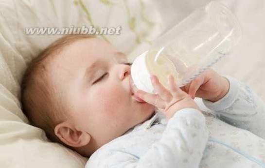 婴幼儿水 婴儿要喝多少水？喂婴儿喝水有学问