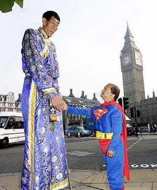  世界最高的人 世界上最高的人有多高？