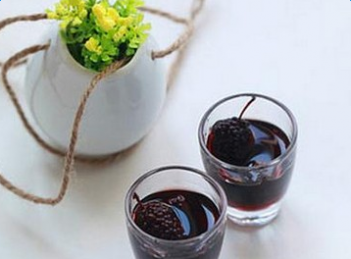 桑椹酒 桑葚酒的功效与作用_桑葚酒的泡制方法