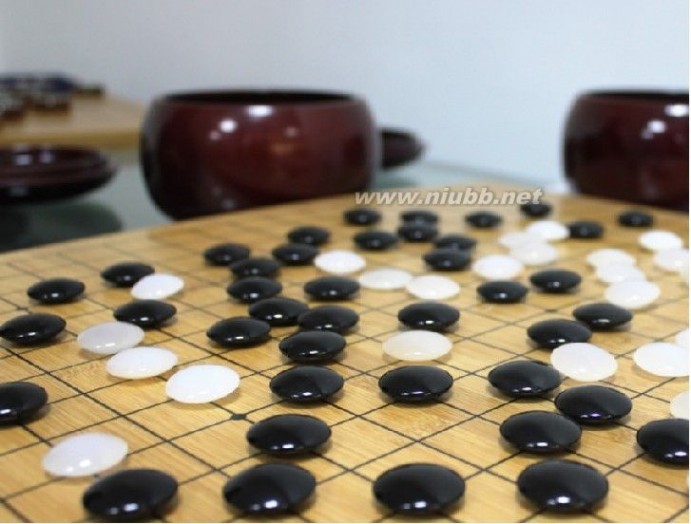 要想战胜韩国九段棋手，谷歌AI需要的是一个九段的陪练_围棋九段