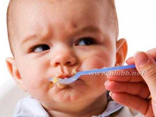如何给宝宝添加辅食 如何应对宝宝厌食？给宝宝添加辅食的8个误区！
