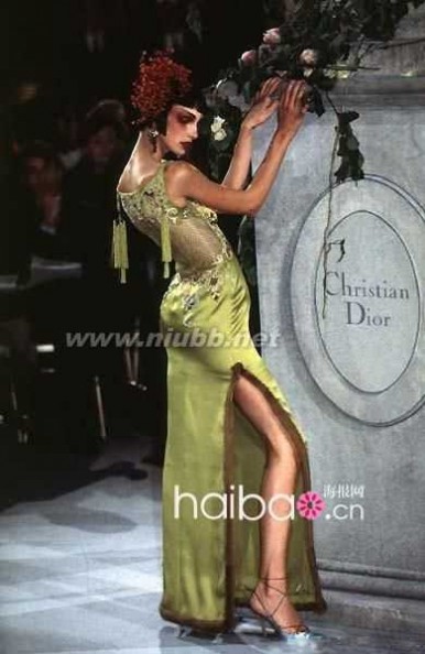 dior 2012春夏系列 迪奥EX创意总监约翰·加利亚诺 (John Galliano) 入主Dior后的首个女装系列：Christian Dior 1997春夏高级定制系列秀场图片回顾，你是否有唏嘘之感？