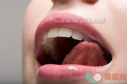 舌苔厚白是怎么回事 舌苔厚白有牙印是怎么回事？