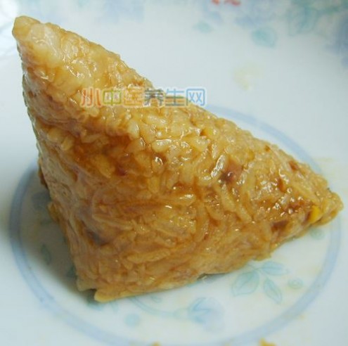 肉粽—玉米肠香肠咸蛋黄肉粽（附三角粽包法）_肉粽怎么做
