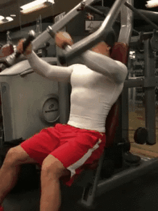 如何练胸肌 在健身房怎样练胸肌