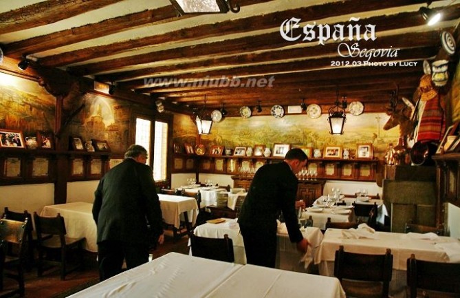 【西班牙·塞戈维亚】用盘子切的烤乳猪「百年老字号Candido餐厅」