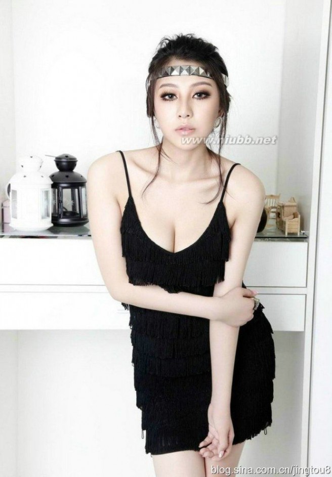 美女模特黄嘉熙展现傲人身材性感写真