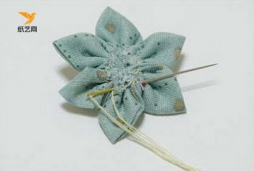  怎样制作发卡？手工制作简单钩针编织花朵发卡教程图解