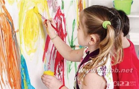 墙面绘画 为什么孩子总喜欢在墙上乱涂乱画 ？