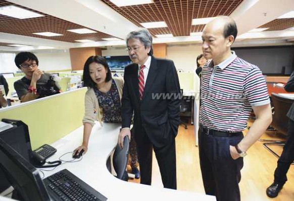 亚太日报 香港财政司长曾俊华到访亚太日报编辑部