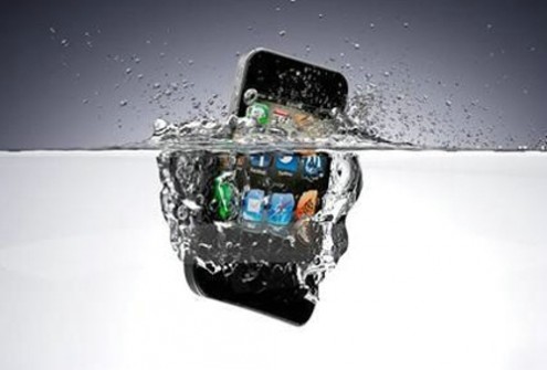 手机掉水里怎么办