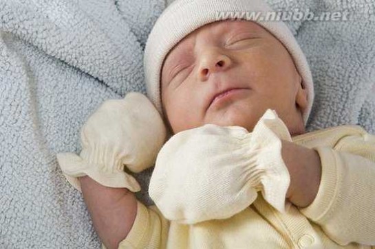 新生儿打嗝频繁 新生儿经常打嗝放屁是什么原因？
