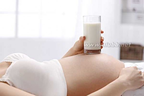 哪种牛奶营养好 孕妇奶粉vs牛奶 哪个更营养呢?