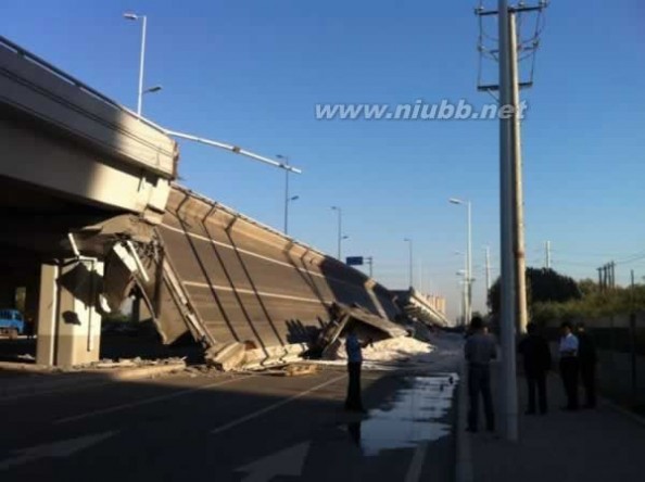 2012年8月24日哈尔滨阳明滩大桥引桥坍塌_哈尔滨桥梁坍塌