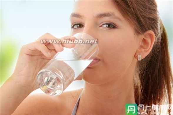 如何正确喝水减肥 喝水都胖?减肥期间如何正确喝水?