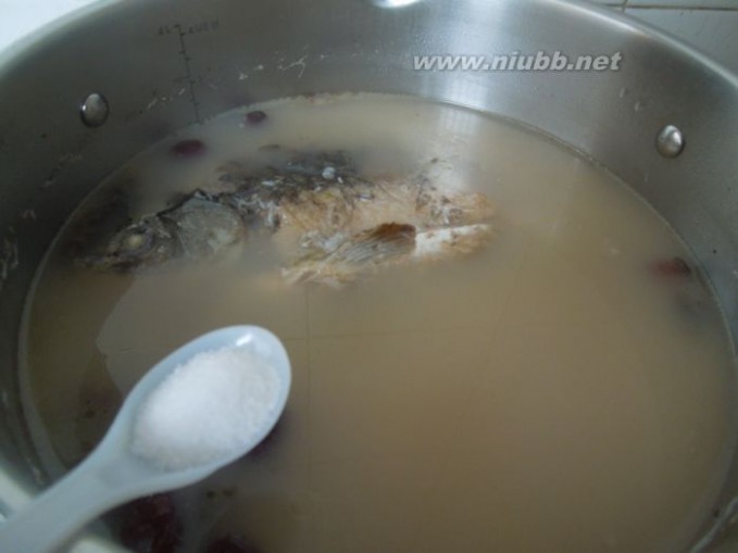 金樱子肉 金樱子鲫鱼瘦肉汤的做法，金樱子鲫鱼瘦肉汤怎么做好吃，金樱子鲫鱼瘦肉汤的家常做法