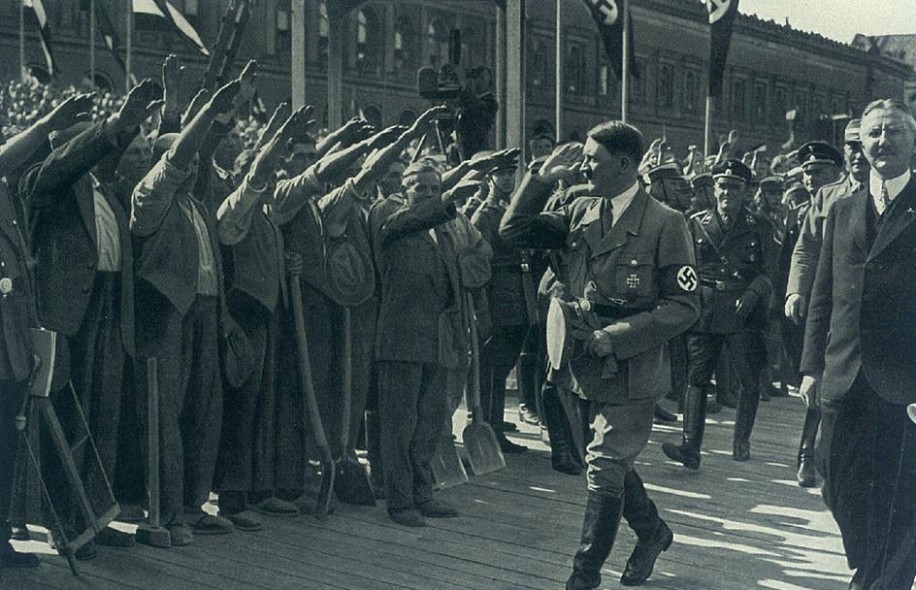 西莫尼 希特勒为什么杀犹太人_希特勒杀犹太人的真实原因