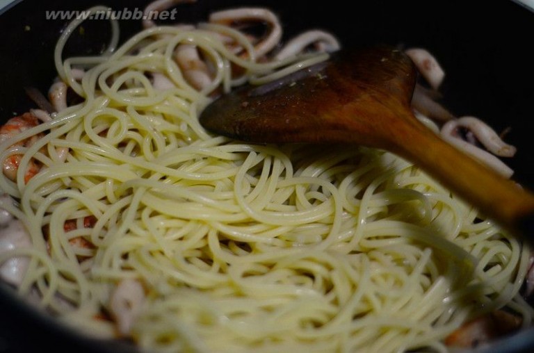 海鲜意大利面的做法 海鲜意大利面的做法,海鲜意大利面怎么做好吃,海鲜意大利面的家常做法