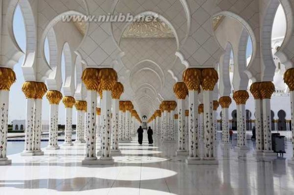 谢赫扎伊德清真寺 40吨黄金建造的谢赫扎伊德清真寺