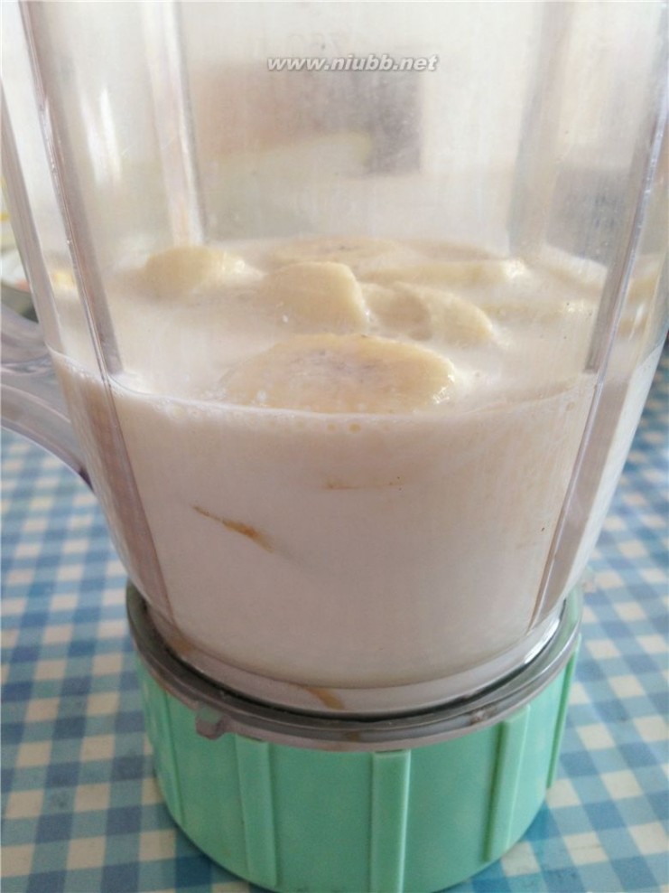 奶昔的做法 香蕉奶昔的做法，香蕉奶昔怎么做好吃，香蕉奶昔的家常做法
