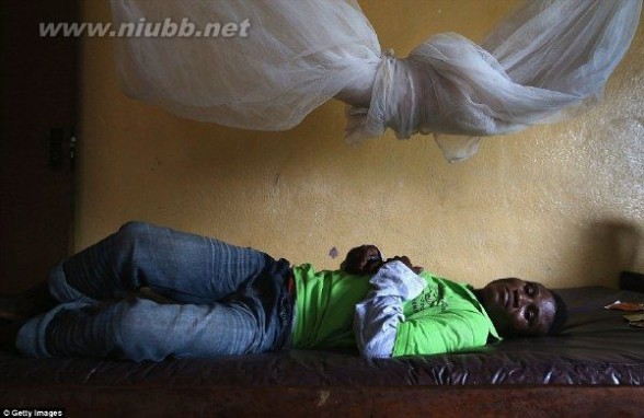 隔离区 纪实摄影：枪口下的西非埃博拉隔离区