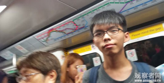 反占中 香港反占中青年地铁痛斥黄之锋 追问对“占中影响市民生活”做何解释