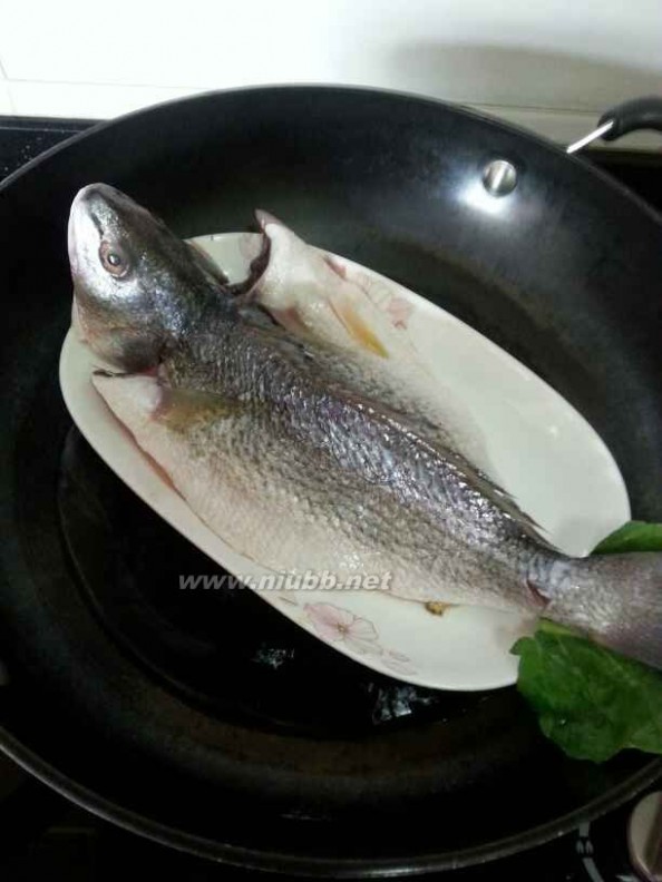 小白花怎么做 清蒸白花鱼的做法，清蒸白花鱼怎么做好吃，清蒸白花鱼的家常做法