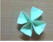 四叶草的折纸方法