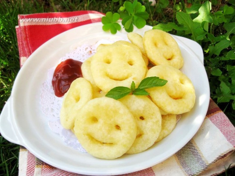 设计土豆脸 笑脸土豆饼的做法，笑脸土豆饼怎么做好吃，笑脸土豆饼的家常做法