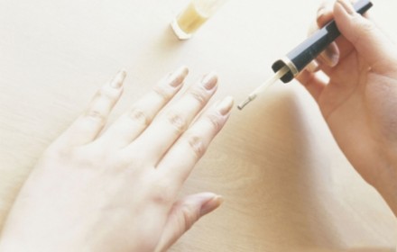 指甲油怎么涂好看 涂指甲油的正确步骤 四步搞定指甲油