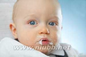 孩子总吐奶怎么回事 宝宝吐奶是什么原因造成的 宝宝吐奶应该如何护理