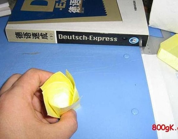 几种纸玫瑰折法之含苞欲放纸玫瑰的简单折法
