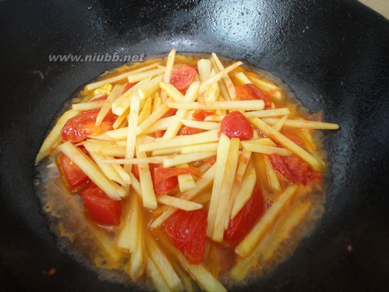 小炳炳 西红柿土豆炒鸡蛋的做法，西红柿土豆炒鸡蛋怎么做好吃，西红柿土豆炒鸡蛋的家常做法